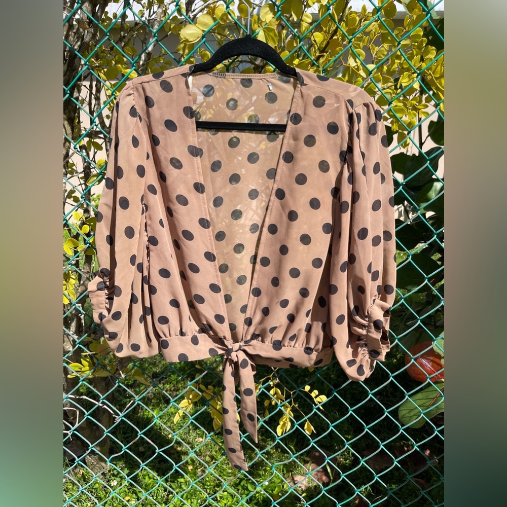 🛍 Brown and Black Blouse | Used like new 
$7.00 | Large

DM for more info 📩